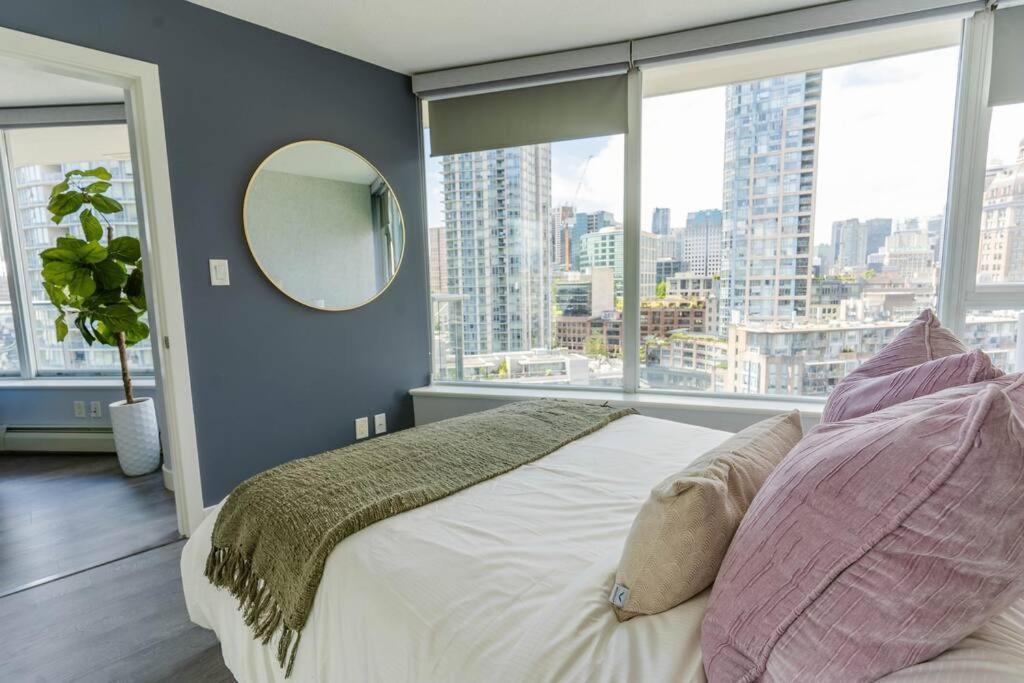 Downtown King Suite-Surround Views-Pool/Gym/Parkng バンクーバー エクステリア 写真