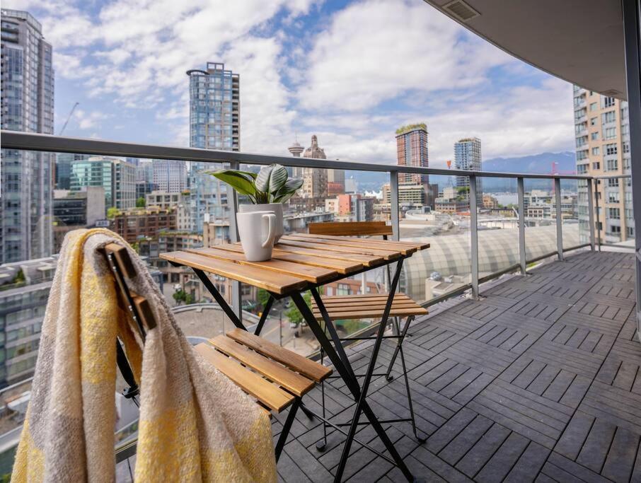Downtown King Suite-Surround Views-Pool/Gym/Parkng バンクーバー エクステリア 写真